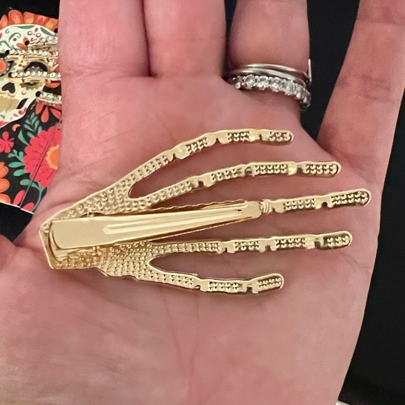 2 Inch Gold Rhinestone Skeleton Hand Hair Clips NEW - Picture 4 of 7